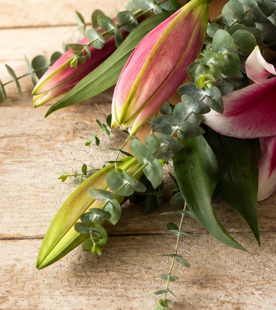 Enchanting Lily Bouquet - Image 3
