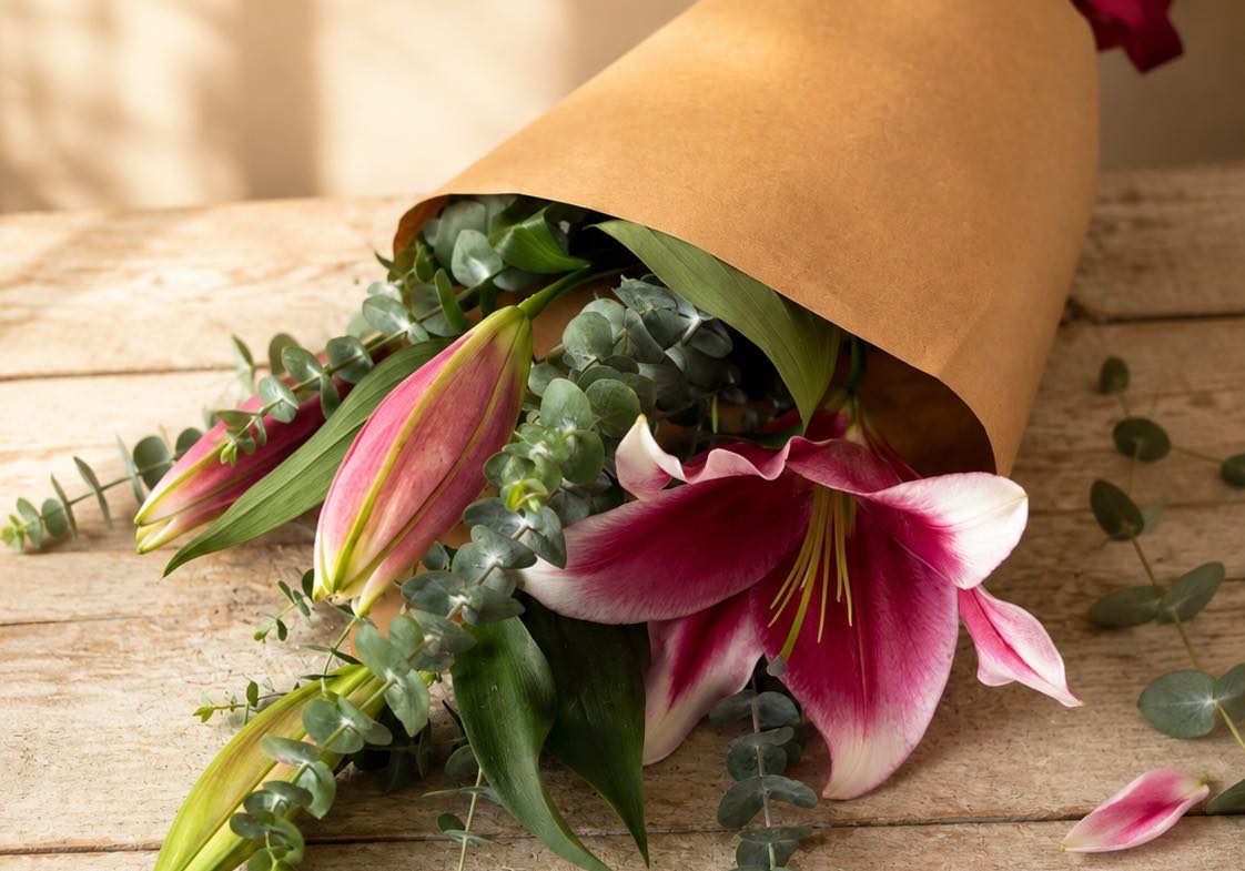 Enchanting Lily Bouquet - Image 4