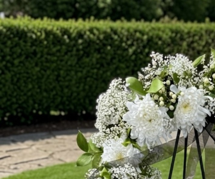 Serene Remembrance Wreath - Image 4